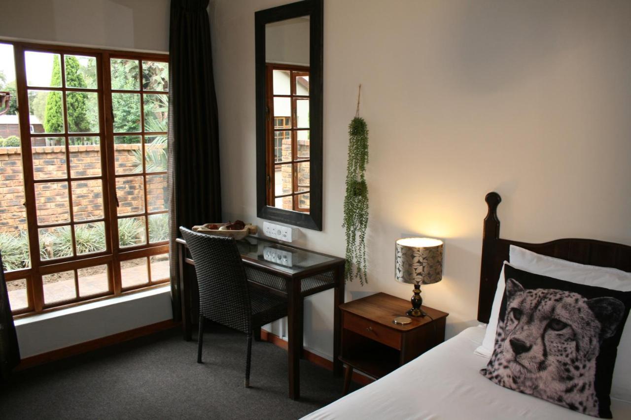 Aero Guest Lodge Kempton Park Exterior photo