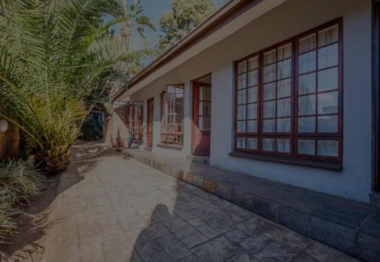 Aero Guest Lodge Kempton Park Exterior photo